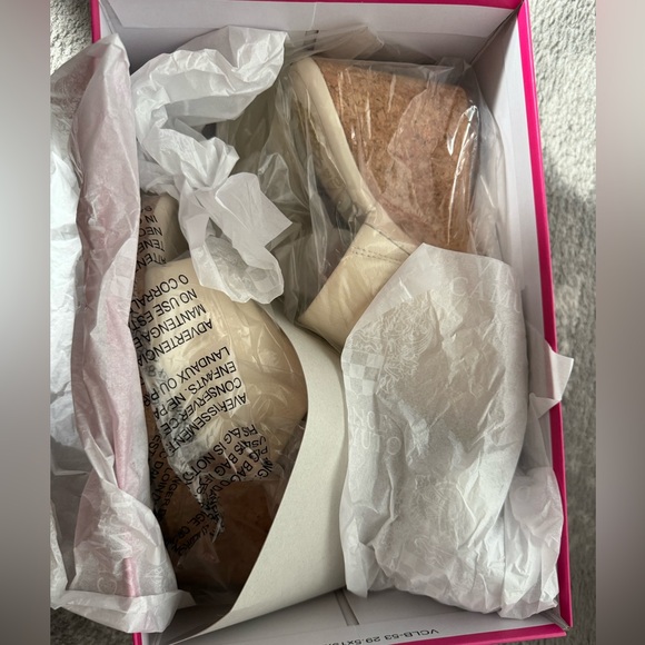 NWT - Vince Camuto wedges - creamy white - Picture 2 of 6